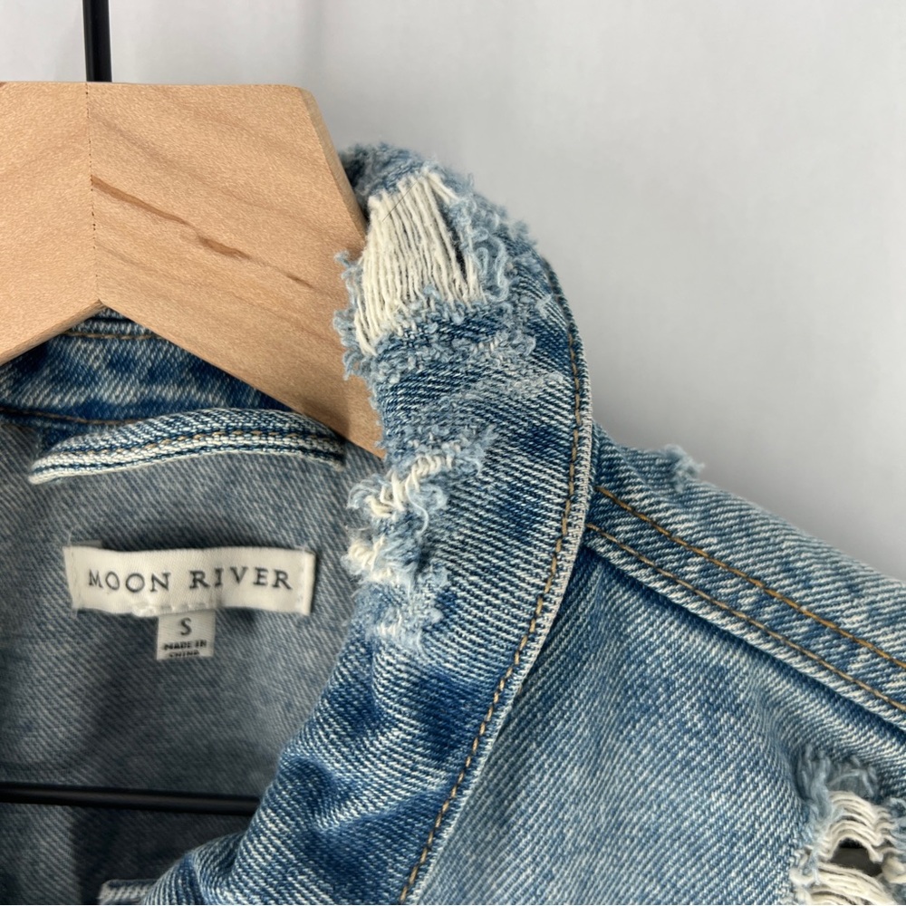 Moon River Light Blue Denim‎ Ripped Distressed Puff Shoulder Jean Jacket Size S - Picture 4 of 16